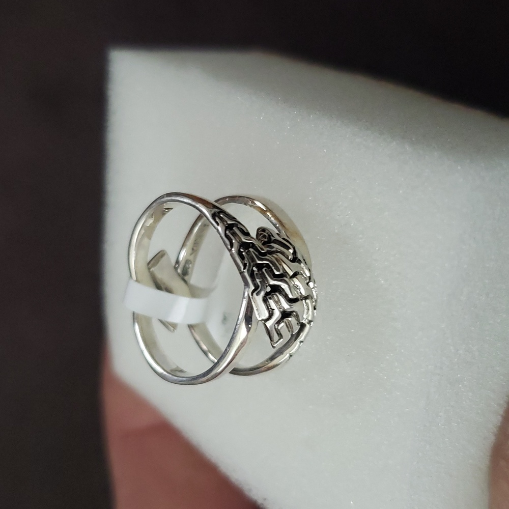 Ring - Picture 3 of 4